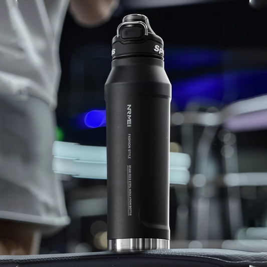 32 Oz water bottle with lid and straw
